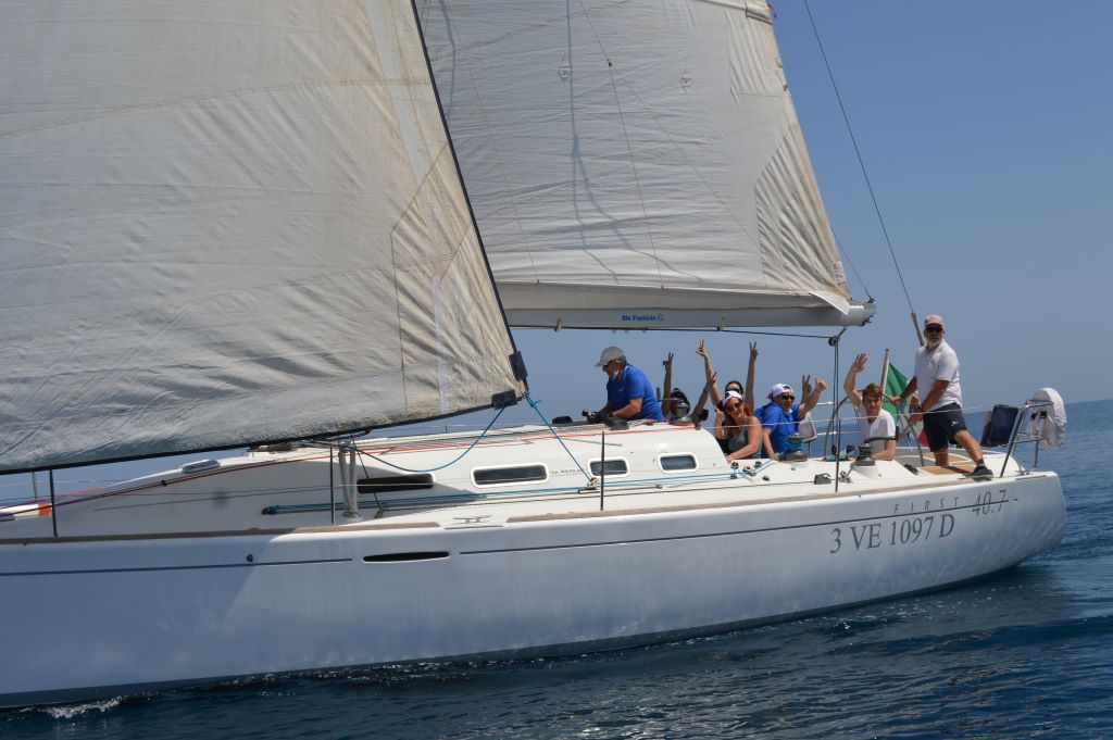 Team building in barca a vela per aziende in Puglia e Basilicata