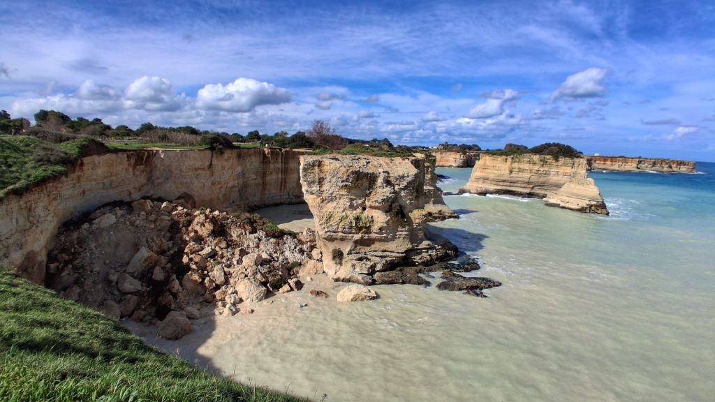 Arco degli innamorati ai Faraglioni di Torre S. Andrea